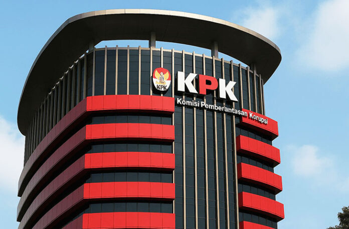 Wakil Ketua KPK, Fitroh Rohcahyanto, membenarkan adanya OTT tersebut dan menyampaikan bahwa pihaknya telah berkoordinasi dengan Kejaksaan Agung (Kejagung) menyusul keterlibatan oknum jaksa dalam operasi tersebut.