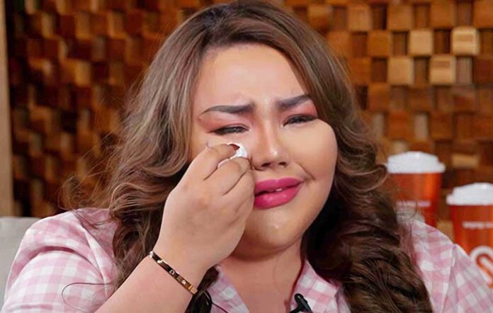 Direktorat Reserse Siber (Dirreskrimsus Siber) Polda Jawa Barat menangkap Lisa Mariana setelah ia resmi ditetapkan sebagai tersangka dalam kasus video porno yang tengah menjadi perhatian publik. (Foto: Youtube Richard Lee)