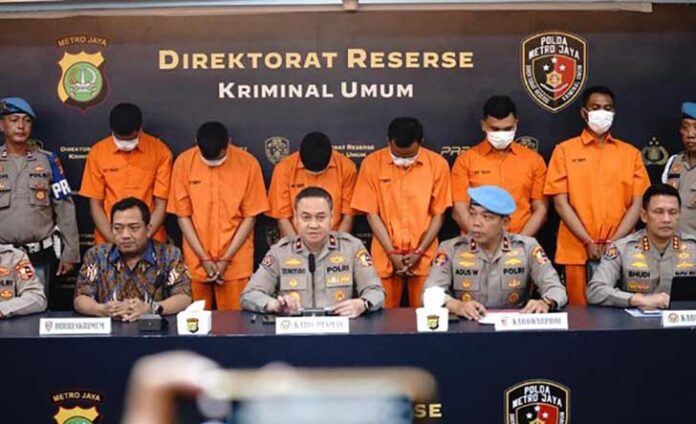 Kepolisian Daerah Metropolitan Jakarta Raya (Polda Metro Jaya) menegaskan perlunya evaluasi menyeluruh terhadap praktik penarikan paksa kendaraan oleh mata elang (matel) atau debt collector, menyusul insiden pengeroyokan yang menewaskan dua orang matel di kawasan Kalibata, Jakarta Selatan.