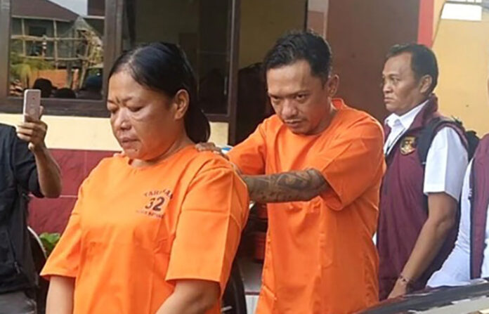 Polisi menetapkan sepasang kekasih sebagai tersangka pembunuhan terhadap Legiman (67), seorang tukang ojek yang ditemukan tewas di Jalan Raya Beton, Kecamatan Gringsing.