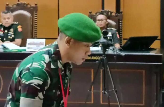 Komandan Kompi (Danki) A Batalion Infanteri Teritorial Pembangunan (TP) 834/Wakanga Mere, Lettu Ahmad Faisal, dituntut hukuman 12 tahun penjara serta pidana tambahan berupa pemecatan dari dinas militer atas kasus kematian Prada Lucky Saputra Namo.