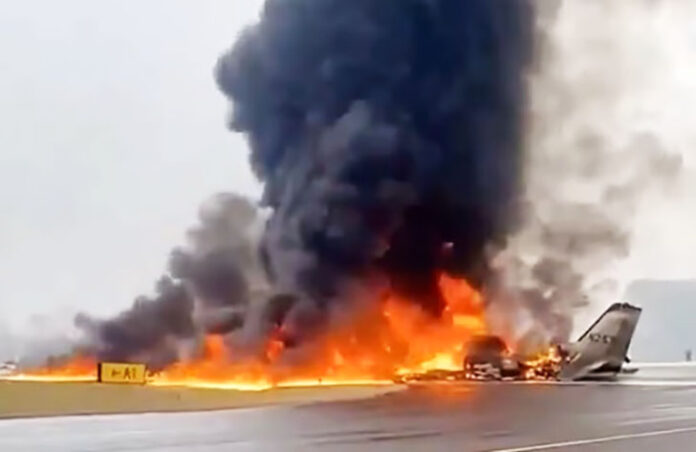 Berdasarkan keterangan Patroli Jalan Raya Negara Bagian North Carolina, pesawat jet pribadi itu baru saja lepas landas dari Bandara Statesville, yang terletak di utara kota Charlotte, sekitar pukul 10.15 waktu setempat.