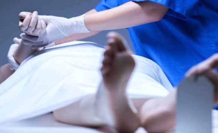 Identitas wanita yang ditemukan tewas dengan kondisi tangan terikat di pinggir jalan Desa Tlajung Udik, Kecamatan Gunung Putri, Bogor, Jawa Barat, akhirnya terungkap. Korban diketahui bernama Arifianti (41), warga Jakarta Selatan. (ilustrasi: shutterstock)