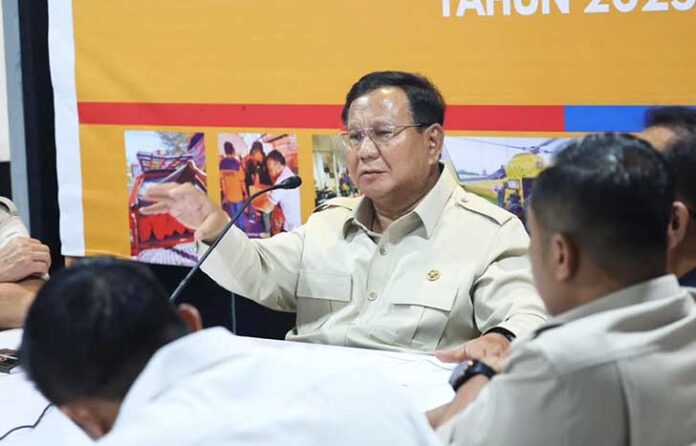 Presiden Prabowo Subianto meminta Kementerian Dalam Negeri (Kemendagri) memproses Bupati Aceh Selatan, Mirwan MS, yang pergi umrah tanpa izin ketika wilayahnya sedang dilanda bencana banjir dan longsor.