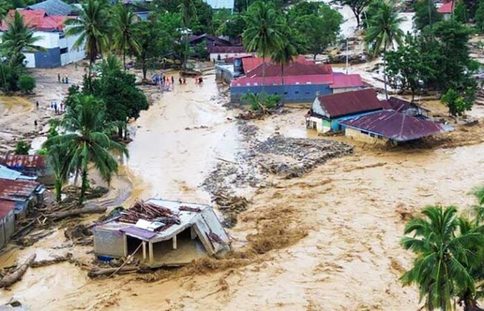 Badan Nasional Penanggulangan Bencana (BNPB) mengumumkan bahwa jalur nasional Padang Panjang-Sicincin hingga kini masih terputus akibat banjir besar yang melanda wilayah Sumatera Barat.