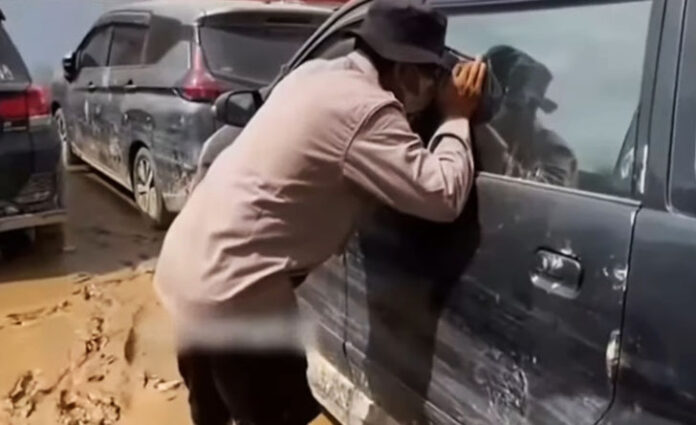 Saat Warga Dilanda Banjir! Mobil Warga Aceh Tamiang Dijarah di Tengah Bencana?