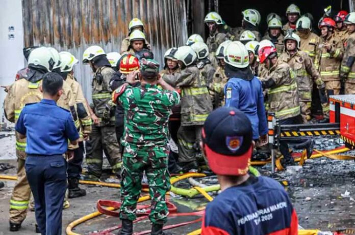 Kebakaran hebat melanda gedung perusahaan Terra Drone di Cempaka Baru, Kemayoran, Jakarta Pusat, Selasa (9/12/2025) sekitar pukul 12.43 WIB.