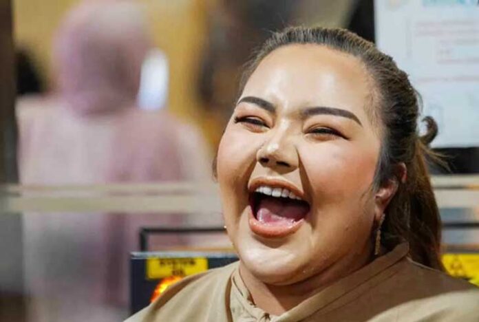 olemik antara mantan Gubernur Jawa Barat Ridwan Kamil (RK) dan Lisa Mariana kembali memanas.