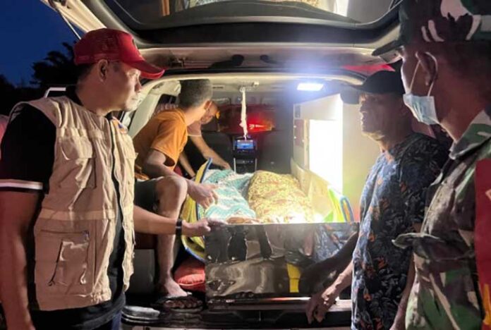 Sebuah mobil bak pengangkut bantuan air bersih untuk korban banjir mengalami kecelakaan di Kabupaten Aceh Timur.