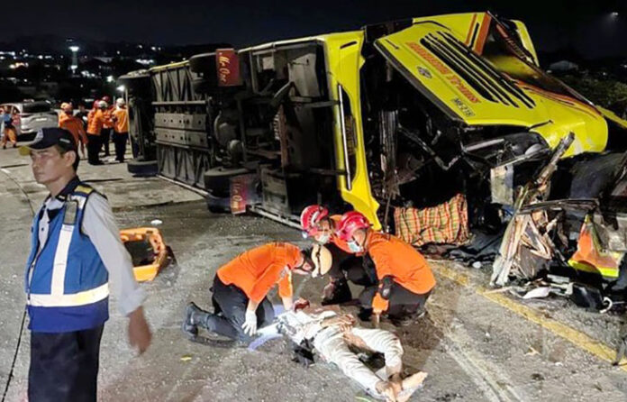 Kepolisian mengungkap fakta terbaru terkait kecelakaan maut bus PO Cahaya Trans yang terguling di Simpang Susun Exit Tol Krapyak, Kota Semarang, Jawa Tengah. (Foto: Dok Basarnas Semarang)