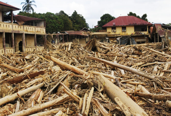 Pesantren Aceh Tamiang Tertimbun Lumpur dan Gelondongan Kayu Setinggi 10 Meter