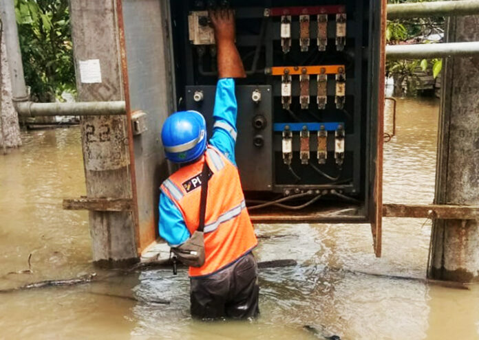 Aksi Heroik Tim PLN: Menembus Lumpur Dan Air Demi Pulihkan Listrik Aceh