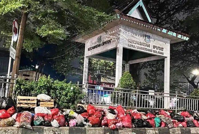 Sampah Menggunung di Tangsel, Warga Ciputat–Serpong Resah Bau Menyengat