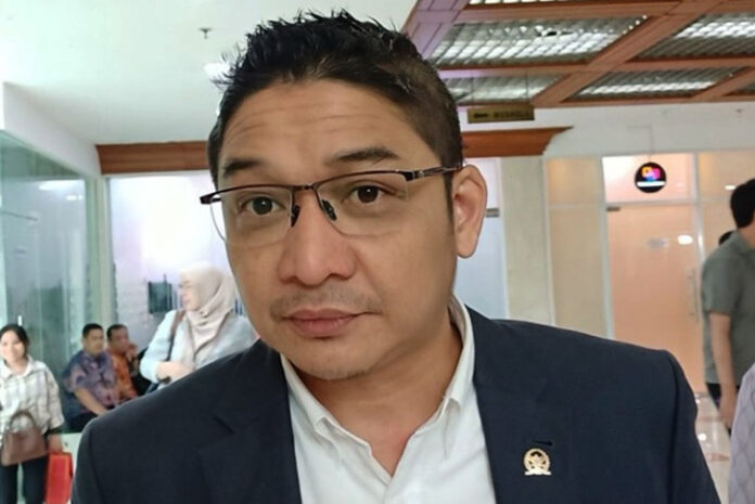 Tragedi Pidie Jaya: Pasha Ungu Turun Langsung Salurkan Bantuan ke Korban Bencana
