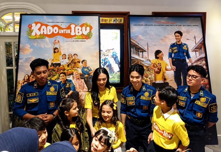 Trailer Perdana 'Kado Untuk Ibu' Resmi Dirilis, Petualangan Mengharukan Ara Siap Bikin Penonton Menangis di Bioskop 2 Kado Untuk Ibu