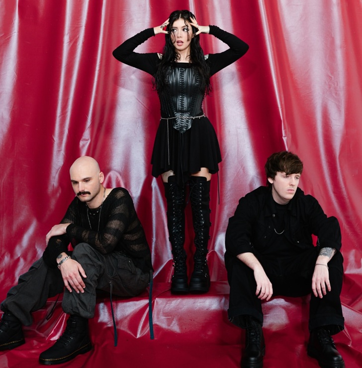 Against The Current Bangkit dengan "Dead Man Walking", MV Sinematik dan Nuansa Rock Gelap Bikin Fans Sebut: "Paramore Bertemu Evanescence" 2 Against The Current