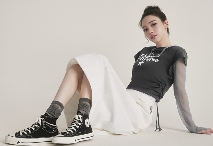 CONVERSE CHUCK 70X Hadir dengan Dualitas Gaya: Klasik di DNA, Modern ala KARINA aespa 2 CONVERSE CHUCK 70X